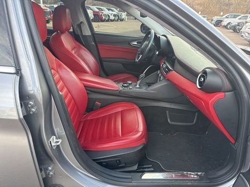 Used 2019 Alfa Romeo Giulia Ti w/ Quick Order Package 22X Lusso image 15