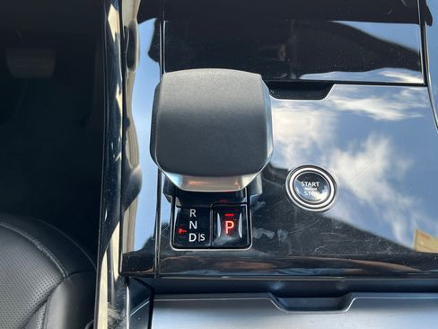 Used 2025 Land Rover Range Rover Sport SE image 18