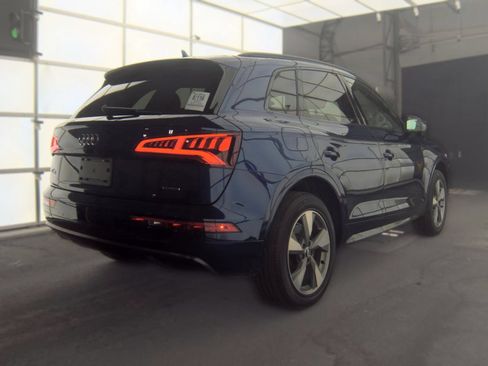 Used 2020 Audi Q5 2.0T Premium w/ Titanium Sport Package AWD/4WD image 2