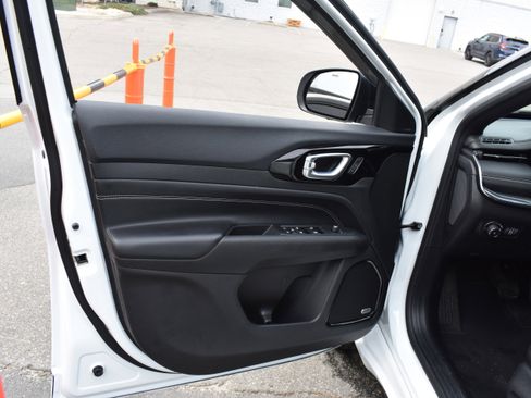 Used 2023 Jeep Compass High Altitude w/ Driver Assist Group I image 23