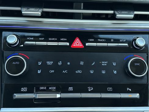 Certified 2025 Hyundai Santa Fe Limited image 20