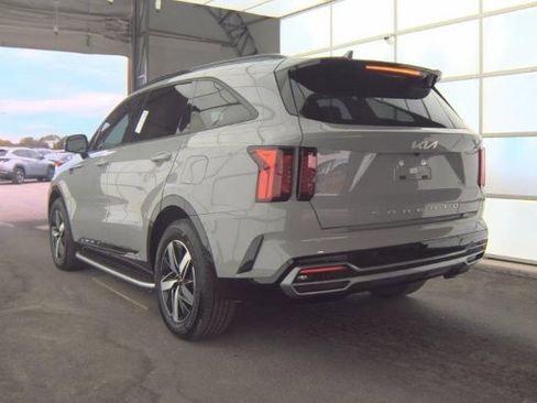 Used 2022 Kia Sorento EX w/ Panoramic Sunroof Package image 5