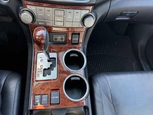 Used 2013 Toyota Highlander Limited image 28