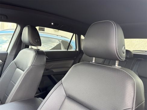 Used 2023 Volkswagen Atlas Cross Sport SE w/ Panoramic Sunroof Package image 12