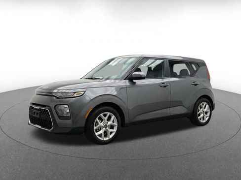 Used 2025 Kia Soul LX w/ LX Technology Package FWD image 3