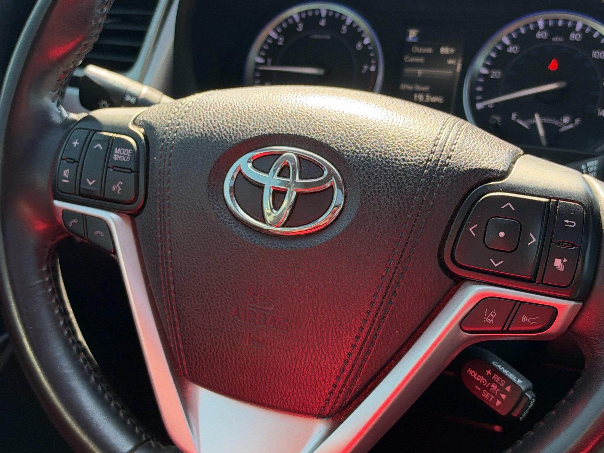 Used 2018 Toyota Highlander XLE FWD image 30