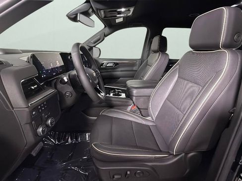 Certified 2025 Chevrolet Suburban Premier image 17