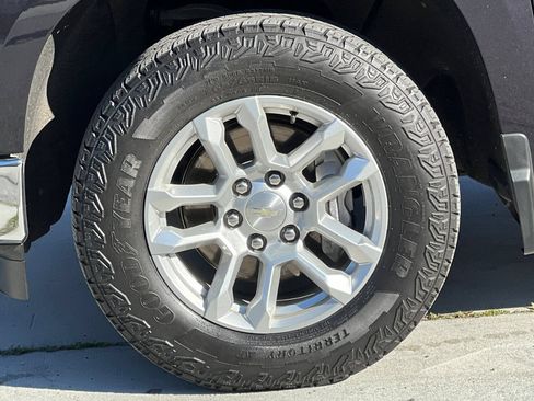 Used 2022 Chevrolet Silverado 1500 LT AWD/4WD image 25