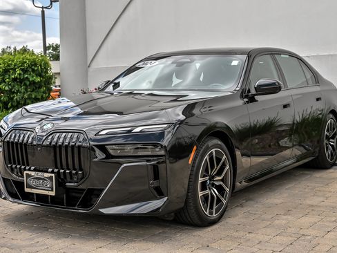 Used 2024 BMW 740i xDrive w/ Premium Package AWD/4WD image 6