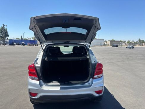 Used 2021 Chevrolet Trax LT w/ Sport Edition FWD image 11