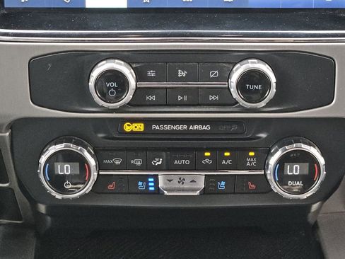 Used 2022 Ford F350 Platinum w/ FX4 Off-Road Package AWD/4WD image 17