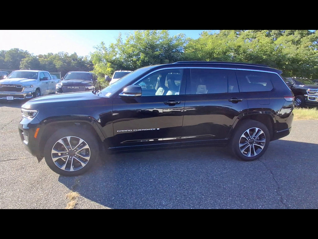 Certified 2025 Jeep Grand Cherokee L Overland w/ Advanced Protech Group III AWD/4WD image 4