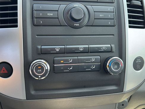 Used 2010 Nissan Frontier SE w/ Moonroof Pkg AWD/4WD image 11