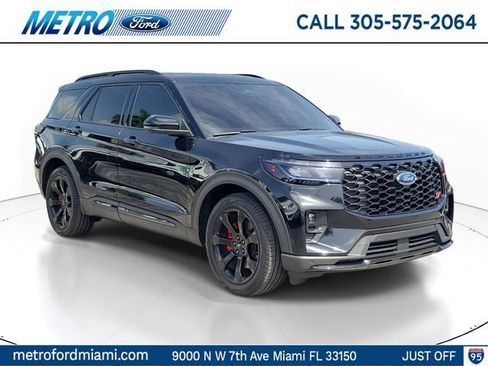 Used 2025 Ford Explorer ST RWD image 1