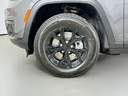 New 2025 Jeep Grand Cherokee L Altitude image 31