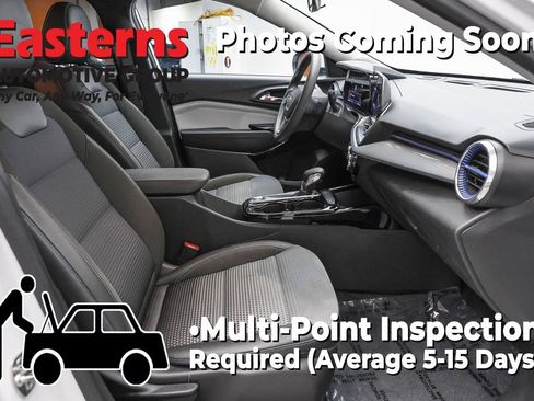 Used 2025 Chevrolet Trax LT FWD image 23