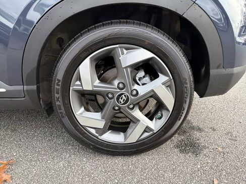 Certified 2025 Hyundai Venue Limited image 19