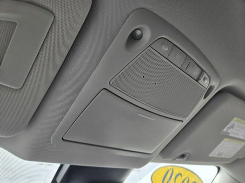 Used 2020 Nissan Rogue SV image 15