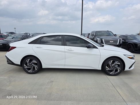 Certified 2025 Hyundai Elantra Sport FWD image 5