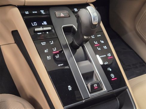 Used 2025 Porsche Macan image 23