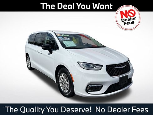 Used 2024 Chrysler Pacifica Touring-L FWD image 1
