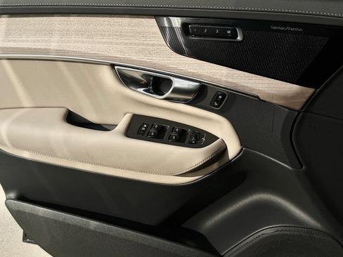 New 2026 Volvo XC90 T8 Ultra w/ Protection Package Premier AWD/4WD image 19