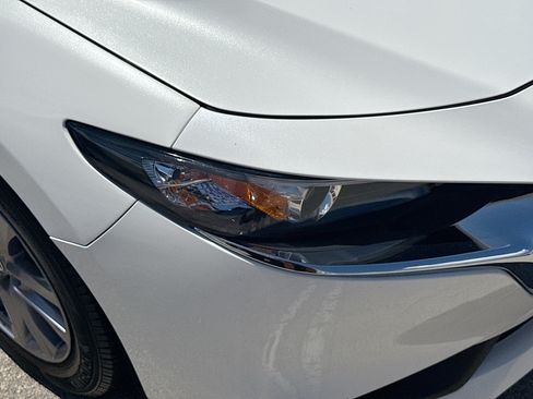 Used 2020 MAZDA MAZDA3 Sedan FWD image 33