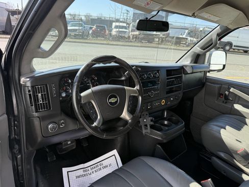 Used 2018 Chevrolet Express 2500 w/ Driver Convenience Package image 9