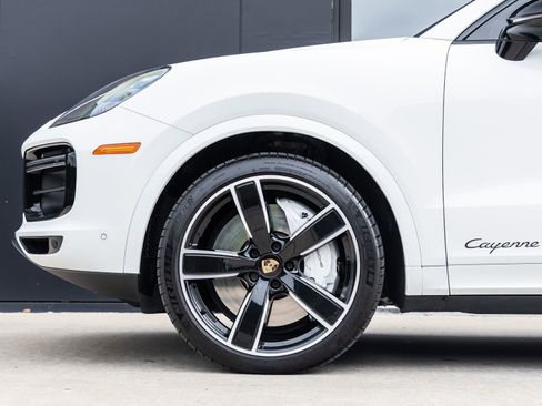 Certified 2023 Porsche Cayenne Turbo AWD/4WD image 13