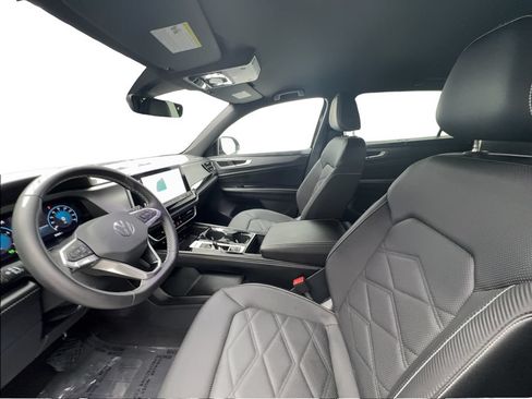 Used 2024 Volkswagen Atlas Cross Sport SE w/ Black Wheel Package FWD image 19