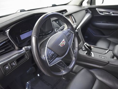 Used 2018 Cadillac XT5 Luxury w/ Driver Awareness Package image 14