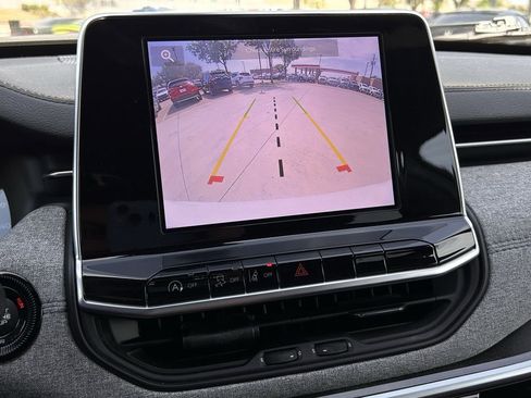 Used 2025 Jeep Compass Latitude image 19