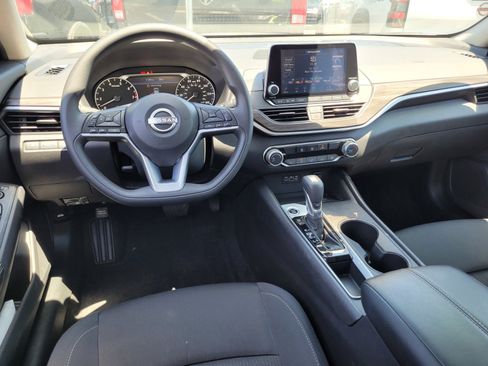 Used 2025 Nissan Altima 2.5 SV FWD image 19