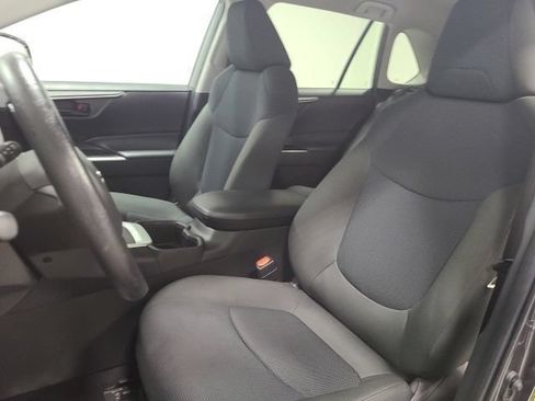 Certified 2023 Toyota RAV4 LE AWD/4WD image 17