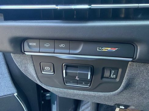 Used 2025 Cadillac Escalade V AWD/4WD image 12