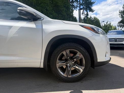 Used 2018 Toyota Highlander Limited Platinum AWD/4WD image 3