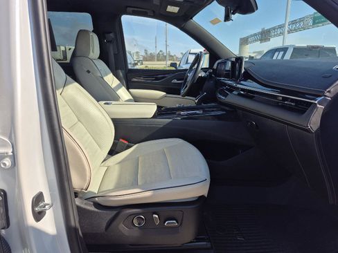 Used 2024 Cadillac Escalade Sport w/ LPO, ONYX Package image 27