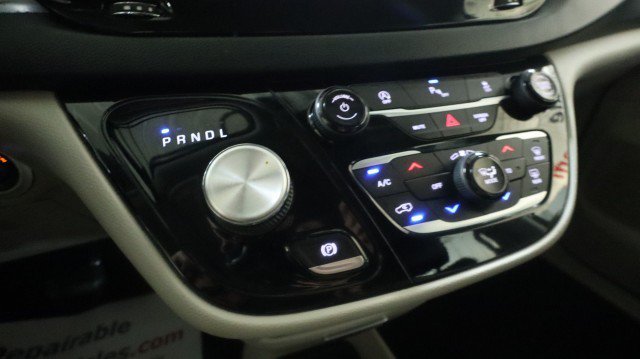Used 2020 Chrysler Pacifica Touring-L FWD image 18