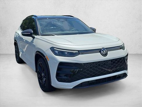 New 2026 Volkswagen Tiguan SE R-Line FWD image 11