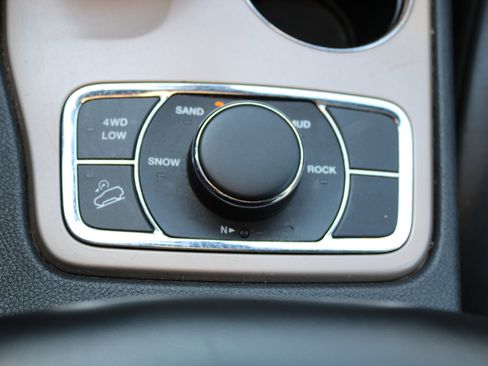 Used 2014 Jeep Grand Cherokee Limited image 31