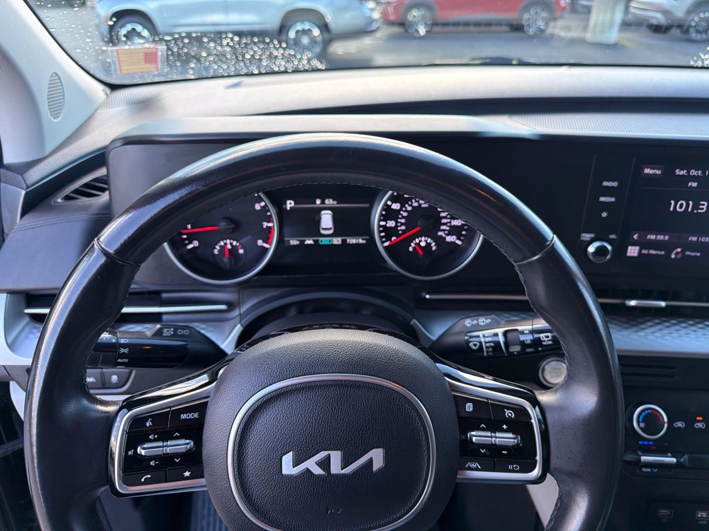 Used 2022 Kia Carnival LX FWD image 13