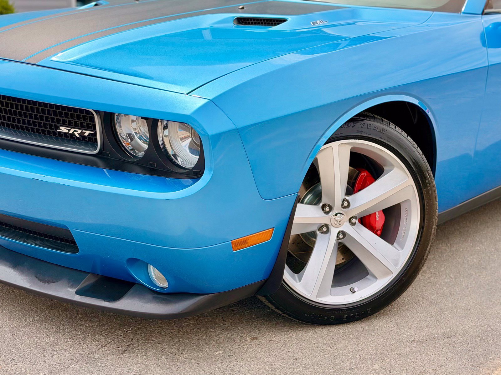 Used 2009 Dodge Challenger SRT8 w/ SRT Option Group II RWD image 2