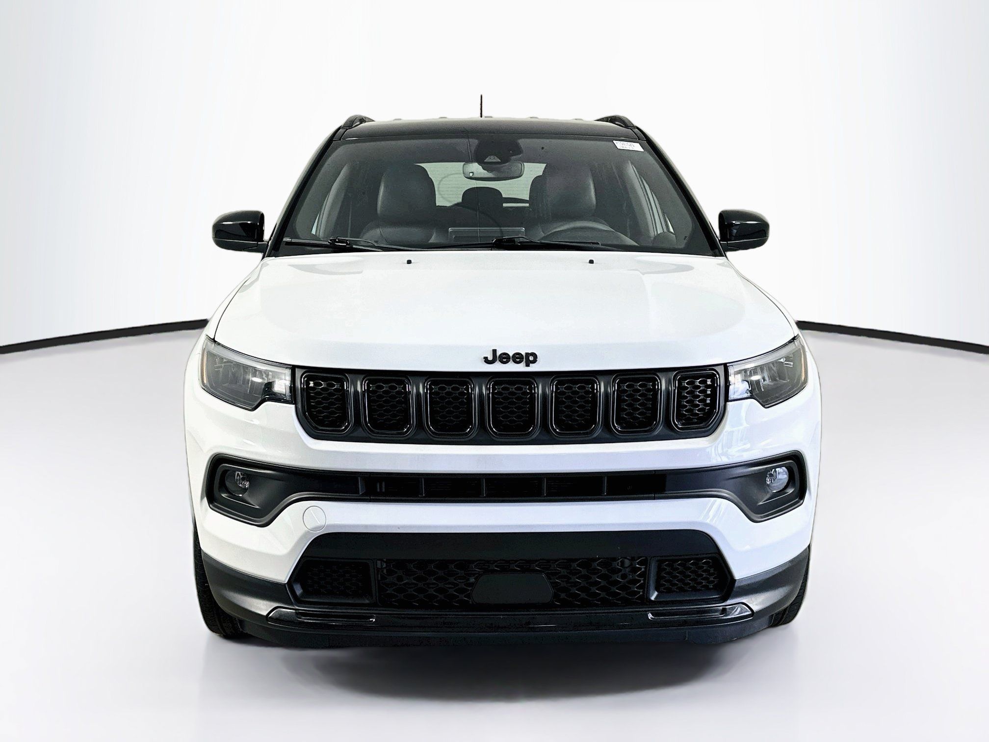 Used 2023 Jeep Compass Latitude w/ Convenience Group AWD/4WD image 2