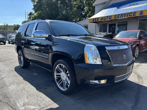Used 2012 Cadillac Escalade Premium image 2