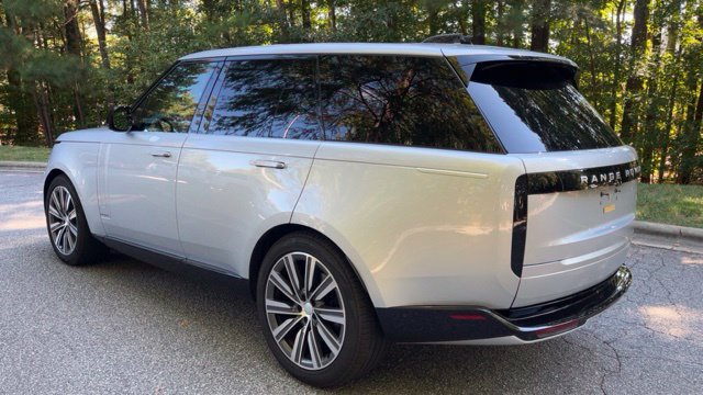 Used 2025 Land Rover Range Rover Autobiography AWD/4WD image 7