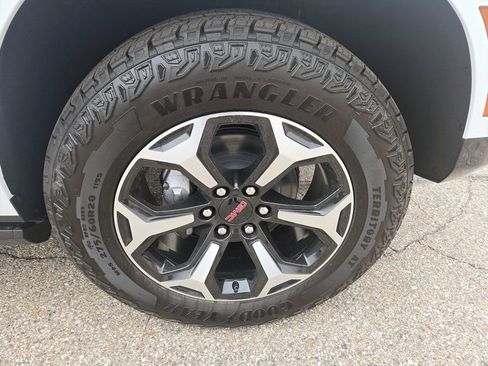 New 2026 GMC Yukon AT4 w/ AT4 Premium Plus Package image 40