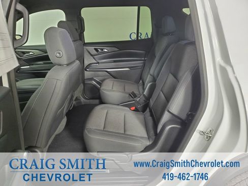 Used 2025 Chevrolet Traverse LT FWD image 13