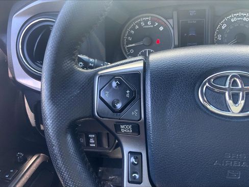 Used 2020 Toyota Tacoma TRD Sport AWD/4WD image 23