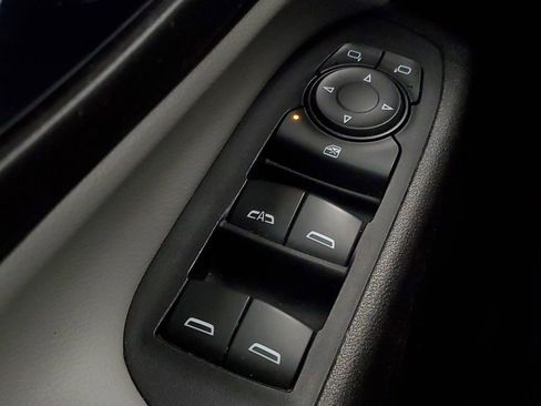 Used 2019 Chevrolet Equinox LS image 14