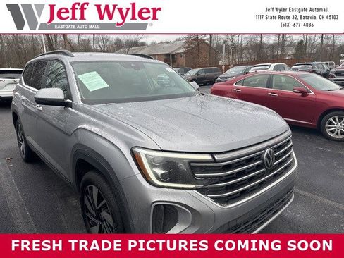 Used 2025 Volkswagen Atlas SE image 1